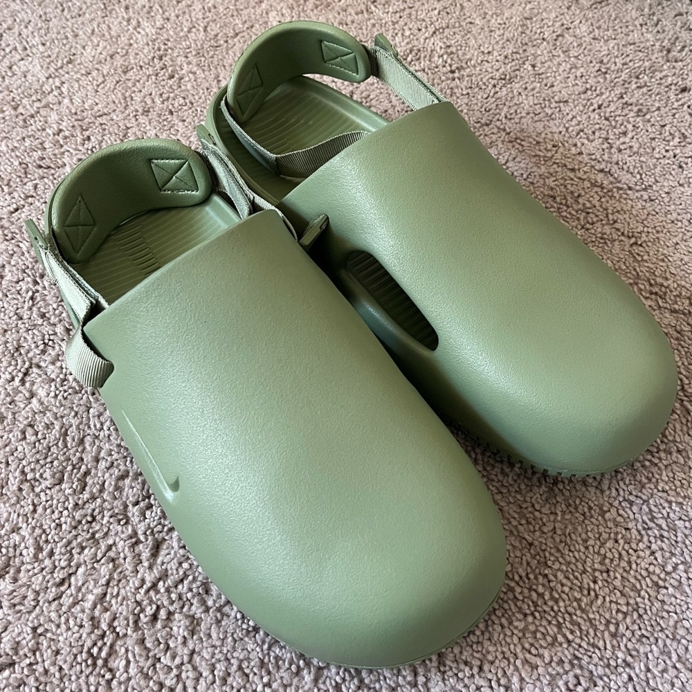 Brand new Mens Nike Calm Mule sz 12